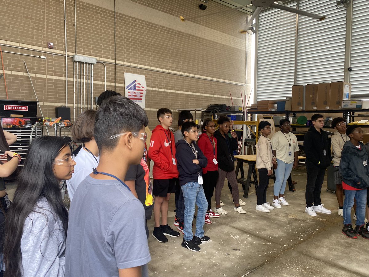 msshannonreads's tweet photo. Touring @HumbleISD_SCHS with @HumbleISD_WLMS 8th graders today. Very cool to see things that our kids will do next year. https://t.co/PqpAdeLw90