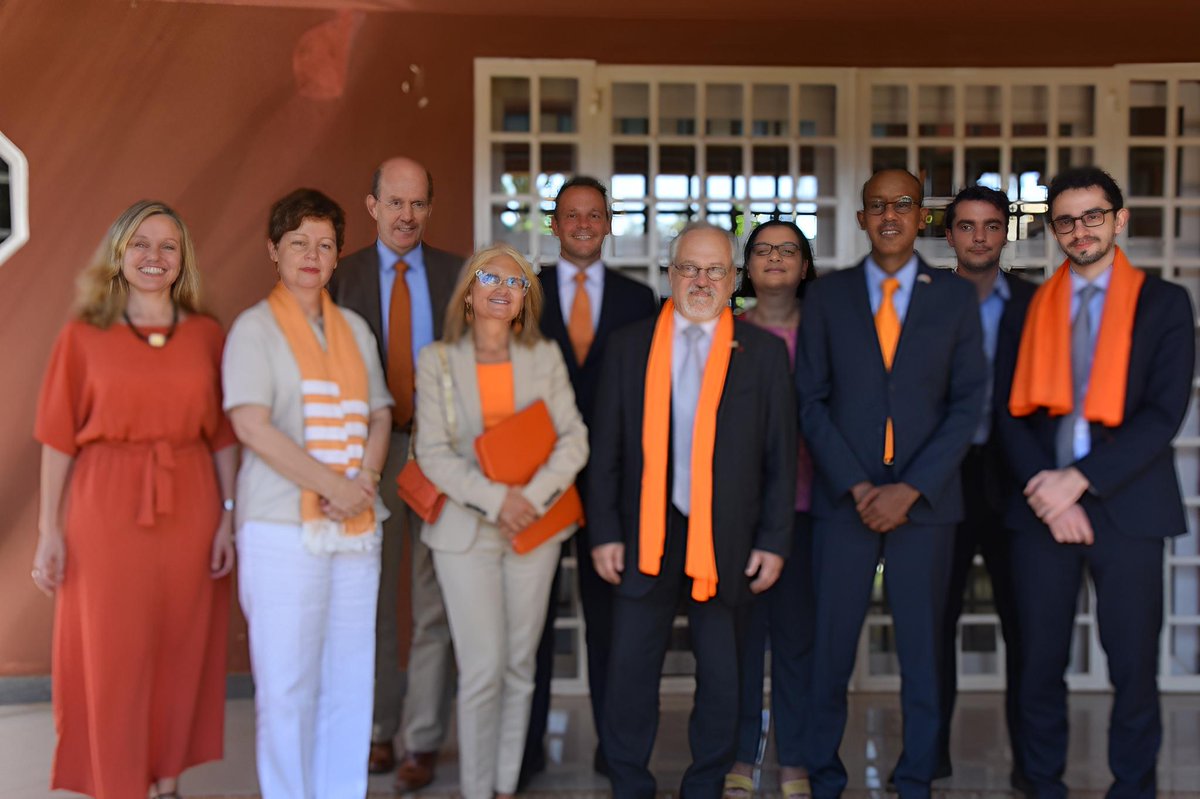 Les États Membres #UE au Niger marquent leur engagement pour l'élimination des violences contre les femmes et les filles
#16JoursdActivisme
#TeamEurope
#OrangezLeMonde
🇩🇪🇧🇪🇩🇰🇪🇸🇫🇷🇮🇹🇱🇺🇳🇱