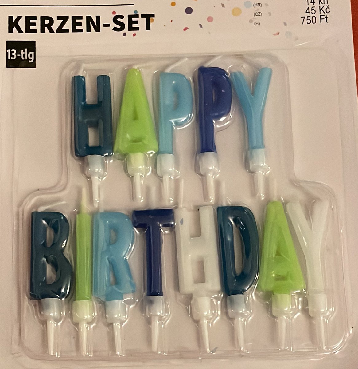 spooky72's tweet photo. Töchterchen wird morgen 13. Sie hat sich einen Kuchen mit 13 Kerzen gewünscht. Das sind 13 Kerzen:
#onceinalivetime
#teenager
#timeflies https://t.co/V0MuiJCxN0