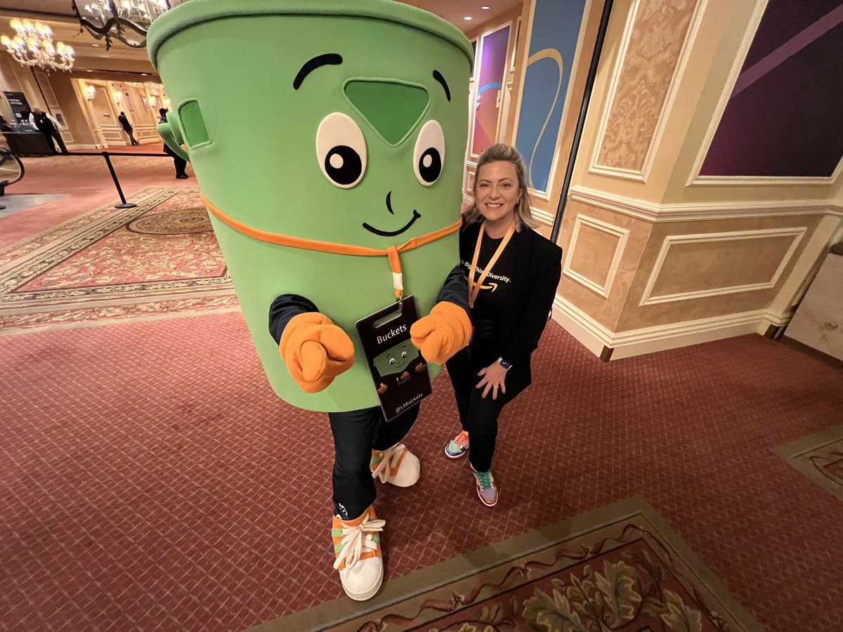 anasafar's tweet photo. @AWSreInvent with the one and only  #s3buckets https://t.co/OMclxauK4e