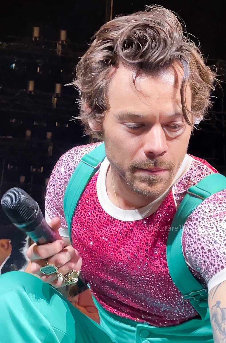 Full on facial hair I haven’t even noticed in other pictures!