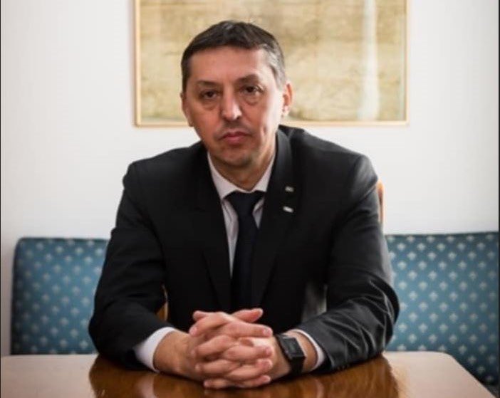 monitorulcj's tweet photo. Rectorul #UBB #Cluj, Daniel David, despre mediul politic românesc: „Vi se pare că este unul intelectual, bine educat? Mie mi se pare că nu” https://t.co/35n82uJ5O3 https://t.co/TfutjK5TJt