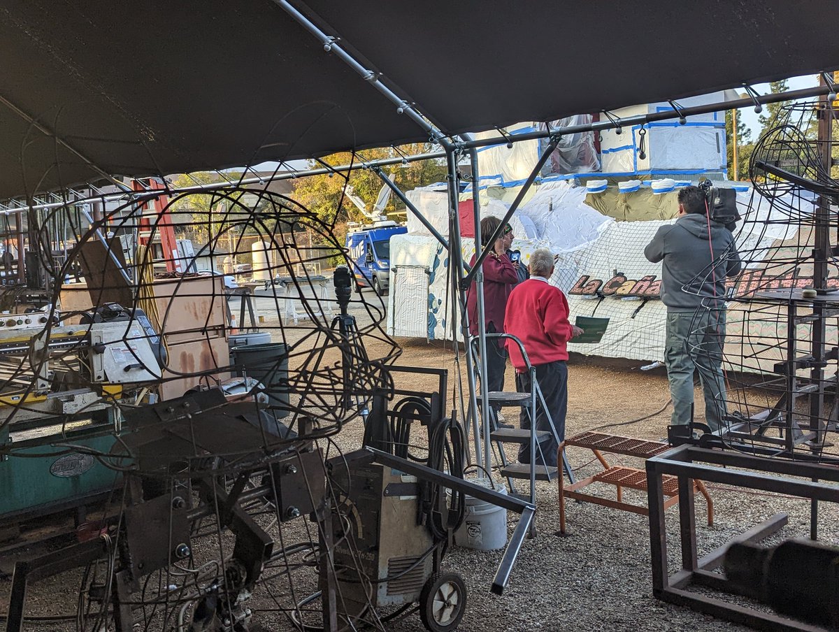 LCFloat's tweet image. Thank you @ktlagayle for joining us this morning as we get #BackyardShenanigans ready for the @RoseParade. We can't wait for January 2nd!