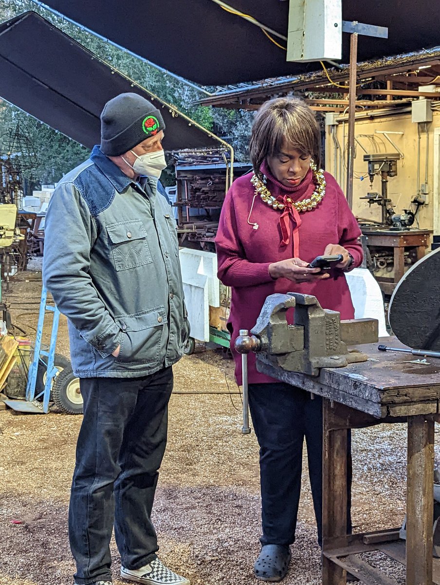 LCFloat's tweet image. Thank you @ktlagayle for joining us this morning as we get #BackyardShenanigans ready for the @RoseParade. We can't wait for January 2nd!