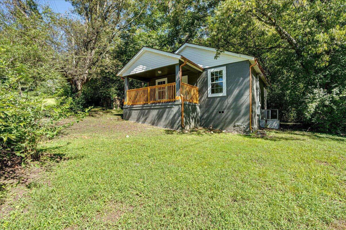 it’s me, syd 🐻‍ ️ on Twitter "look at her. Anyone wanna buy this house