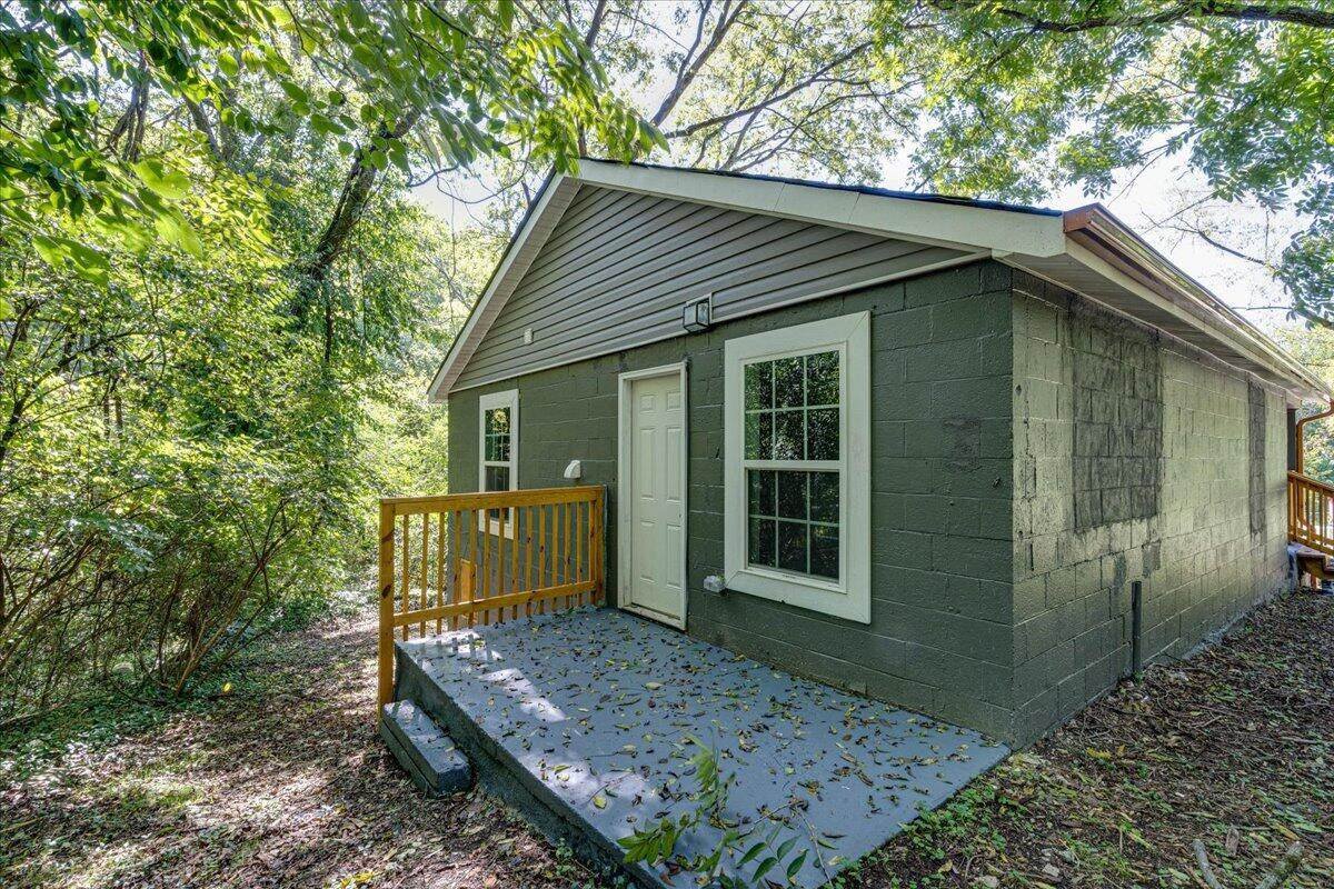 it’s me, syd 🐻‍ ️ on Twitter "look at her. Anyone wanna buy this house