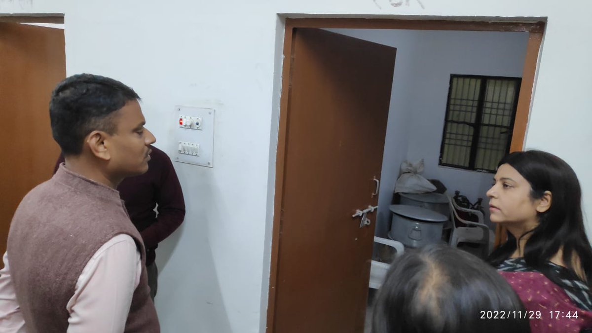 deo_varanasi's tweet photo. आश्रय स्थलों में जरूरतमंदों को पटरियों पर सोने को मजबूर महिलाओं छोटे बच्चों व गरीब लोगों को विशेष रूप से आश्रय दें ।
@UPGovt @CMOfficeUP 
आज  सिकरौल तथा परमानन्दपुर स्थित आश्रय स्थल का औचक निरीक्षण कर आवश्यक निर्देश दिये गये । https://t.co/BApi9Q3lpo