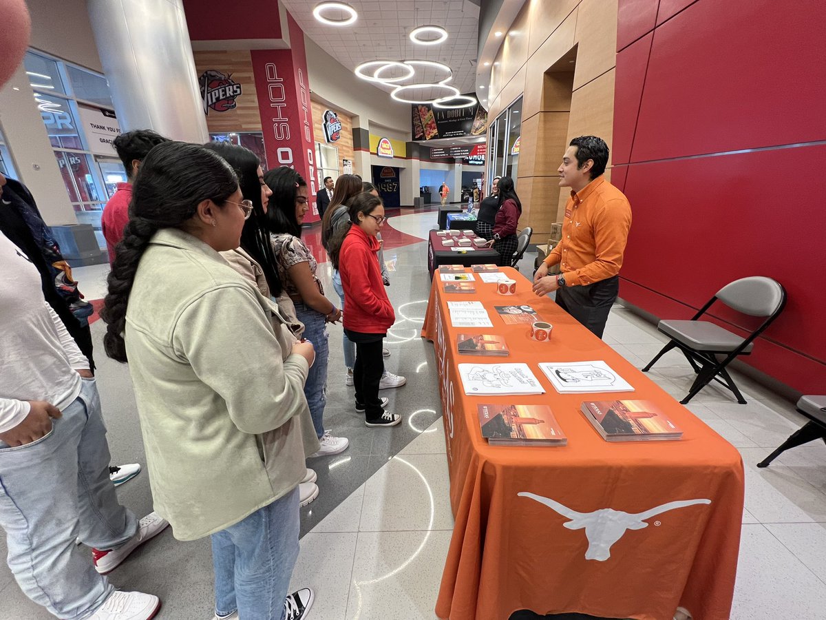 S_Gonzalez956's tweet photo. College recruiters meeting our Rio Hondo students @RHHS_Bobcats @RGVVipers https://t.co/qD7hEMxgY6