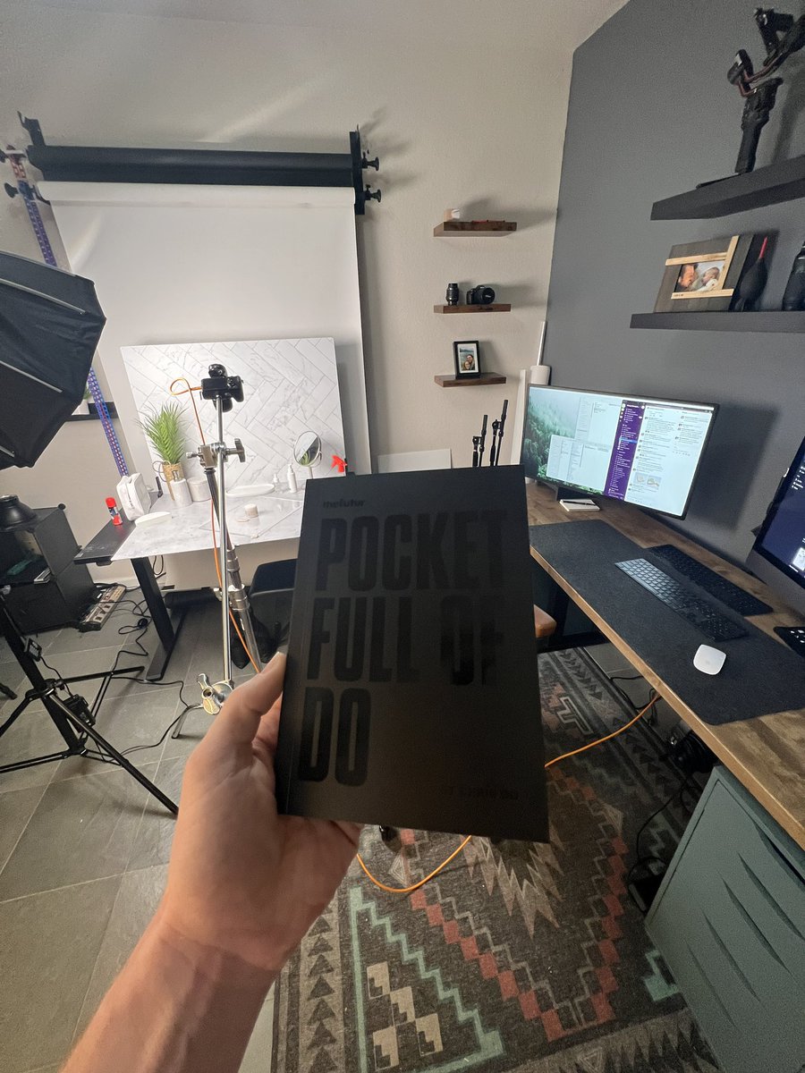 NeatoBen's tweet photo. Just received my copy of Pocket Full of Do by @theChrisDo STOKED 🙌 https://t.co/QYm96jTBqm