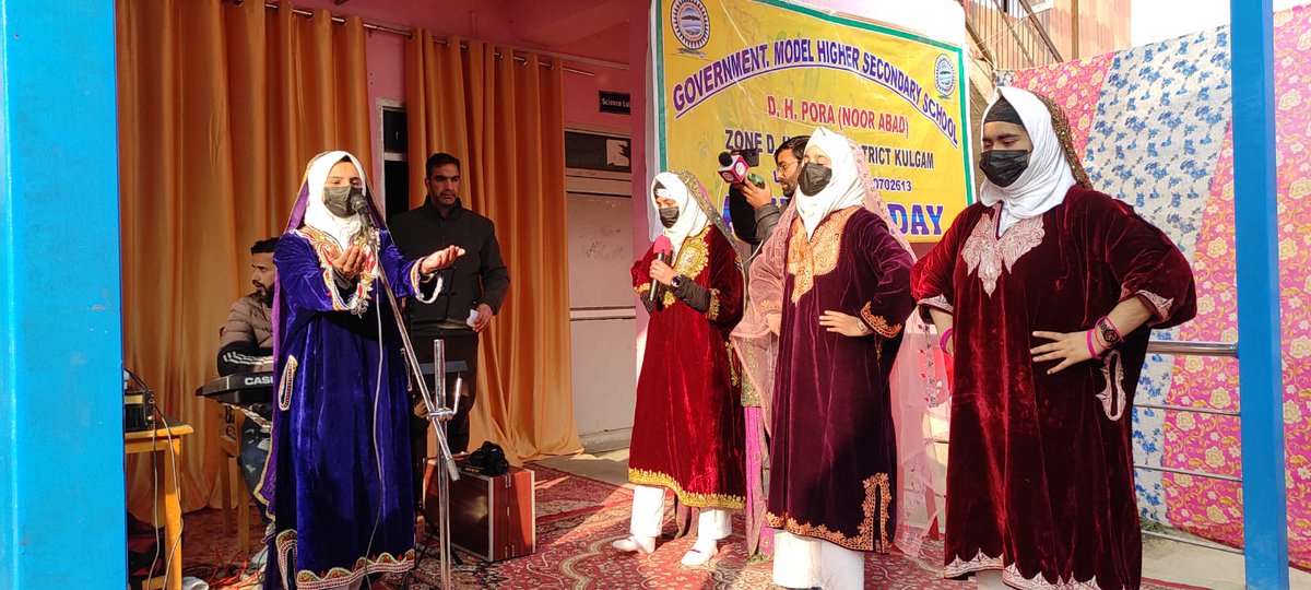 CEOKulgam's tweet photo. Bridging the gaps: Annual Day Function held at Govt. Model Higher Secondary School D. H.Pora. More than 200 hundred parents participated.
@Drsubhassarkar 
@ManojSinhaOffc 
@OfficeOfLGJandK 
@SchoolEduJK
@dsekofficial 
@DcKulgam  
@DioKulgam
@DrBilalbhatIAS
@tak_ataulmunim https://t.co/e4ENHIvtFh