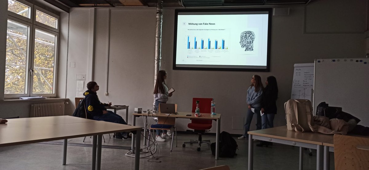 Moritz_Onk's tweet photo. Erste Barcamp Session erfolgreich abgeschlossen✅️
Freu mich auf die letzten Gruppen und deren Themen nächste Woche #Onkomm #dll7 https://t.co/o15zVxmKqJ