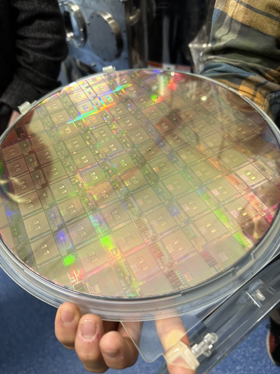 JeromeColombain's tweet photo. Le quantique c’est fantastique ! Lancement aujourd’hui à Grenoble de la start up #Siquance émanation du @CEA_Officiel et du @CNRS https://t.co/DmdZvYWYJQ