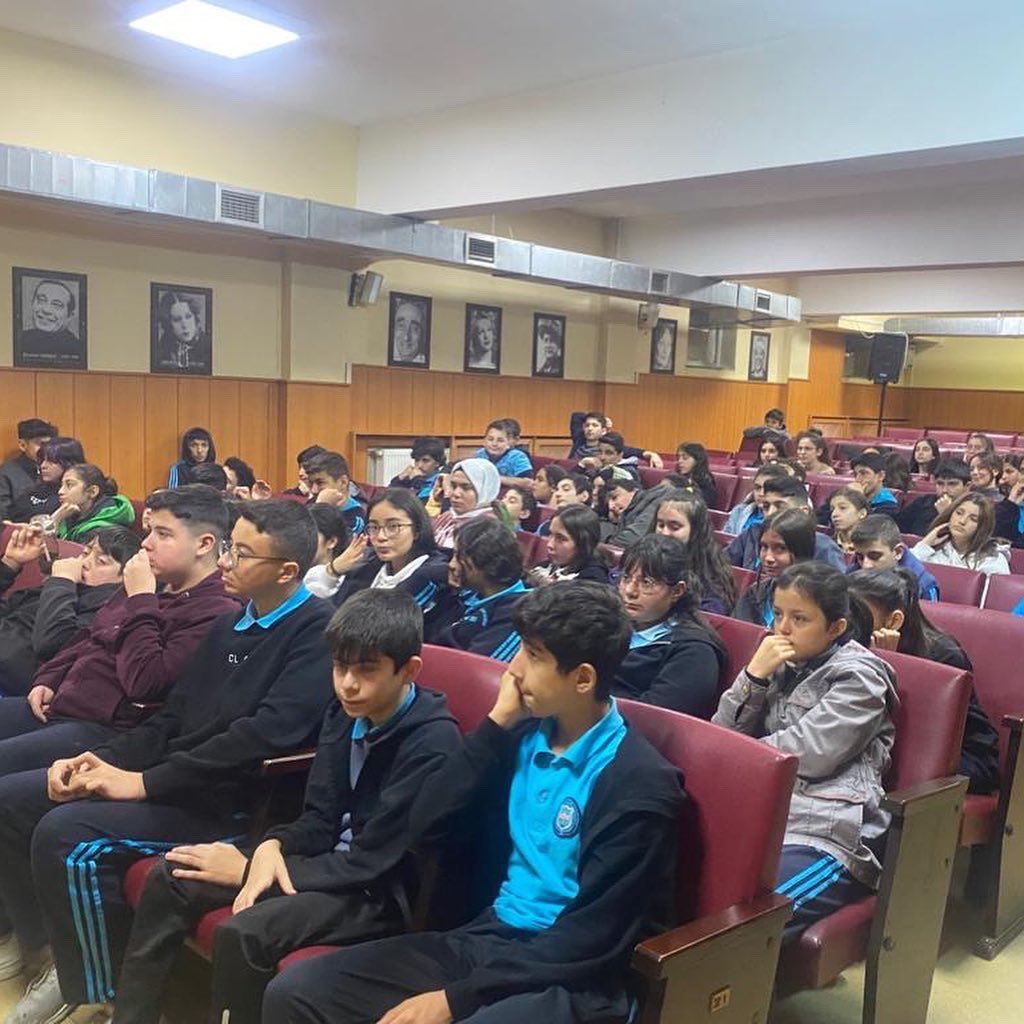 Okulumuz 8. sınıf öğrencilerine yönelik okul psikolojik danışmanı Ajda Çavuşlu tarafından LİSE TÜRLERİ (ÜST ÖĞRENİM KURUMLARININ TANITILMASI) semineri yapılmıştır.

<a href="/Avcilarilcemem/">Avcılar İlçe Millî Eğitim Müdürlüğü</a> 
@umudumogretmenm 
<a href="/CevatDervisoglu/">Cevat Dervişoğlu</a>