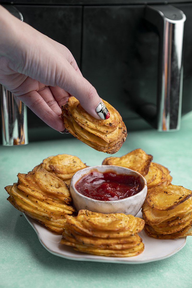 beckyexcell's tweet photo. NEW! Air fryer crispy potato stacks 😍 Quite possibly one of the best potato-based sides I've ever had and budget-friendly too!

RECIPE: https://t.co/GQQVUhfVG8 https://t.co/CvDA5Xgmmz