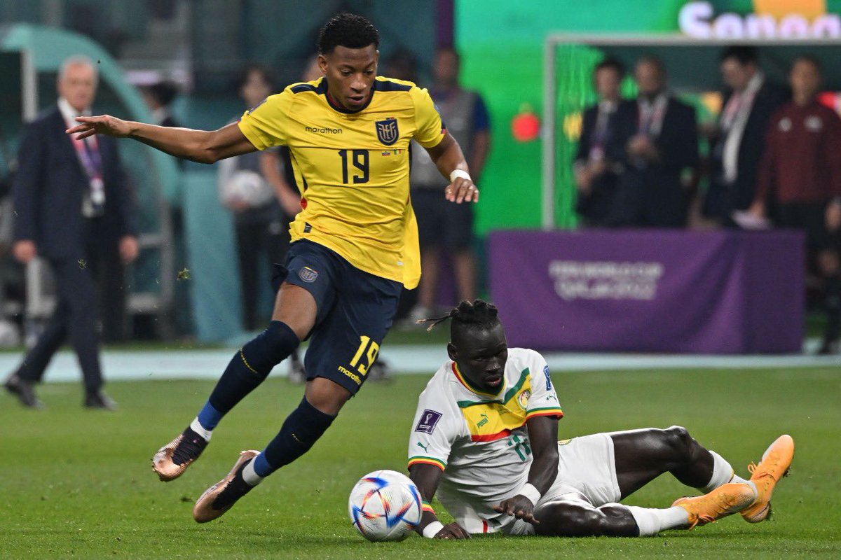 WRADIOMexico's tweet image. QUE NERVIOS 😟 

Le quedan 2 minutos al partido. 

Ecuador 🇪🇨 1️⃣ Senegal 🇸🇳 2️⃣ 

📱App gratuita W Deportes. 

📻 730 AM. 

EN VIVO ▶️ bit.ly/3XFVAQN 

#LaVozDelFutbol #Qatar20
