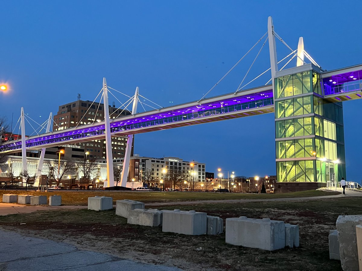 EpilepsyIowa's tweet photo. Thank you to the Mayor's office in Davenport for lighting the iconic Skybridge purple from Nov. 21 to 27 for National Epilepsy Awareness Month! Learn more about epilepsy &amp; seizure first aid at https://t.co/xDNXpeVe46.  #MyNEAMAction #NEAM2022 https://t.co/YoPe2RjMOC