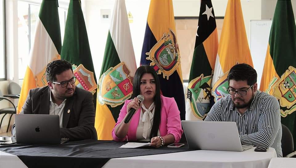 cce_moronastgo's tweet photo. OCTUBRE || Directivos y técnicos de la Casa de la Cultura Ecuatoriana y Secretaría Técnica de la Amazonía evaluaron proyecto #SenderoCulturalAmazónico en una sesión de trabajo en Puyo. Definieron estrategias de cooperación para atender las necesidades de la región. https://t.co/dbbE0lP6cj