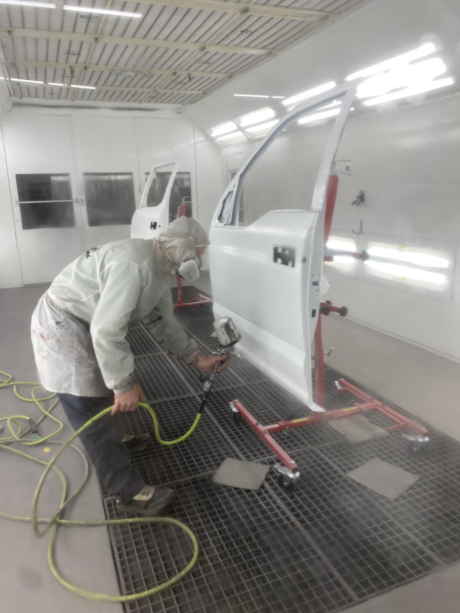 Basecoat process with premium Glasurit products