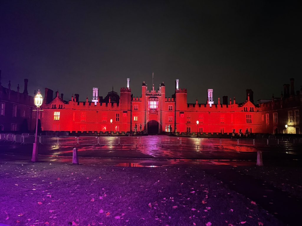 SurbitonSki's tweet photo. Alternative training tonight 😃⛸ #hamptoncourt #balancework #generatespeed https://t.co/UcoZlqLRyU