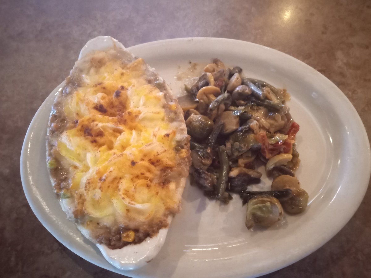 ChefAussie2022's tweet image. Cottage pie with roasted vegetable combo