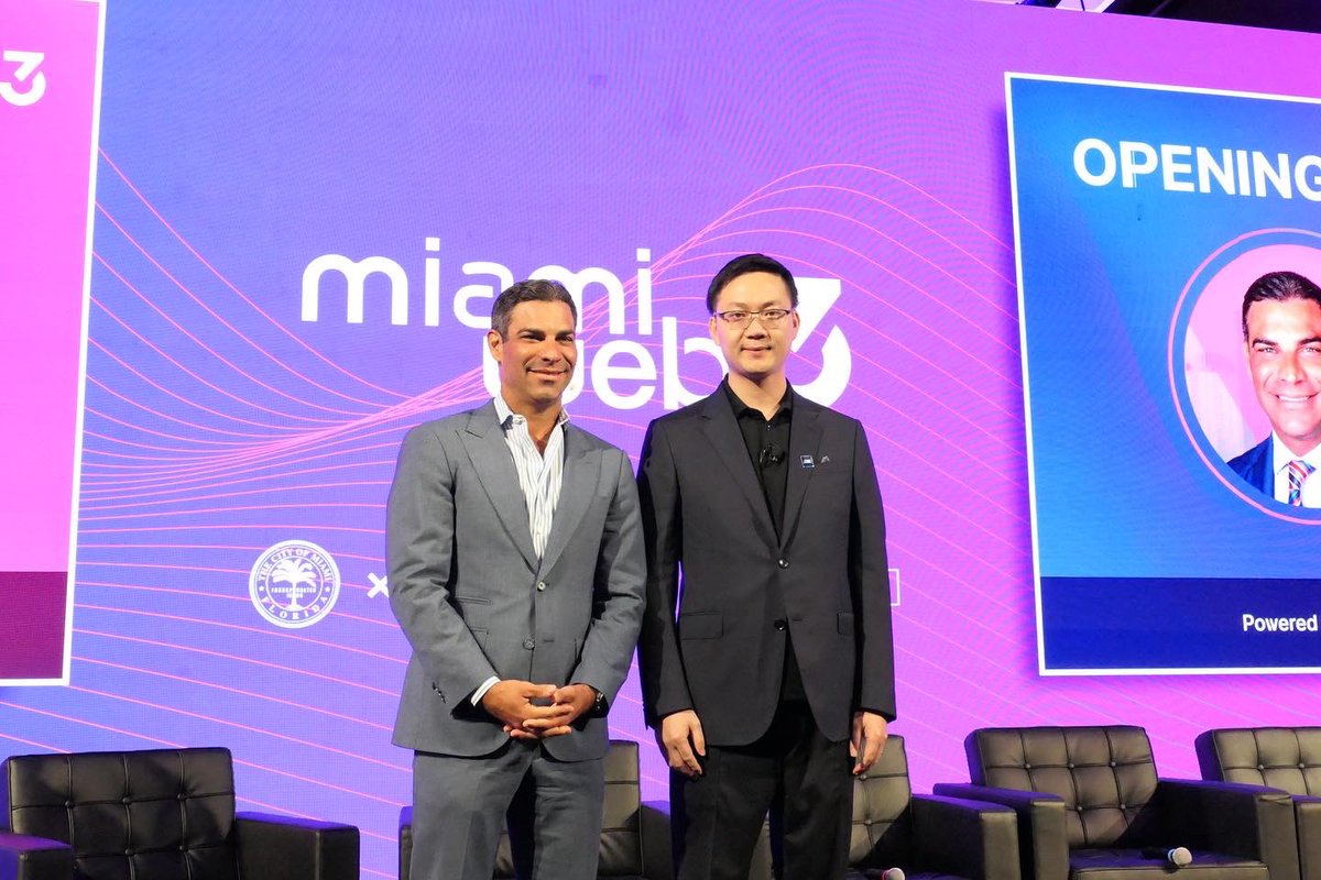 FrancisSuarez's tweet photo. Welcome to MIAMI — HOME of Web3, Innovation, Technology, &amp; Capital of Capital! 

Thank you @atlasweb3group &amp; @doodles for welcoming me on stage to discuss the Miami Movement and all our efforts in the #Web3 space! https://t.co/9vVL0Hsixz
