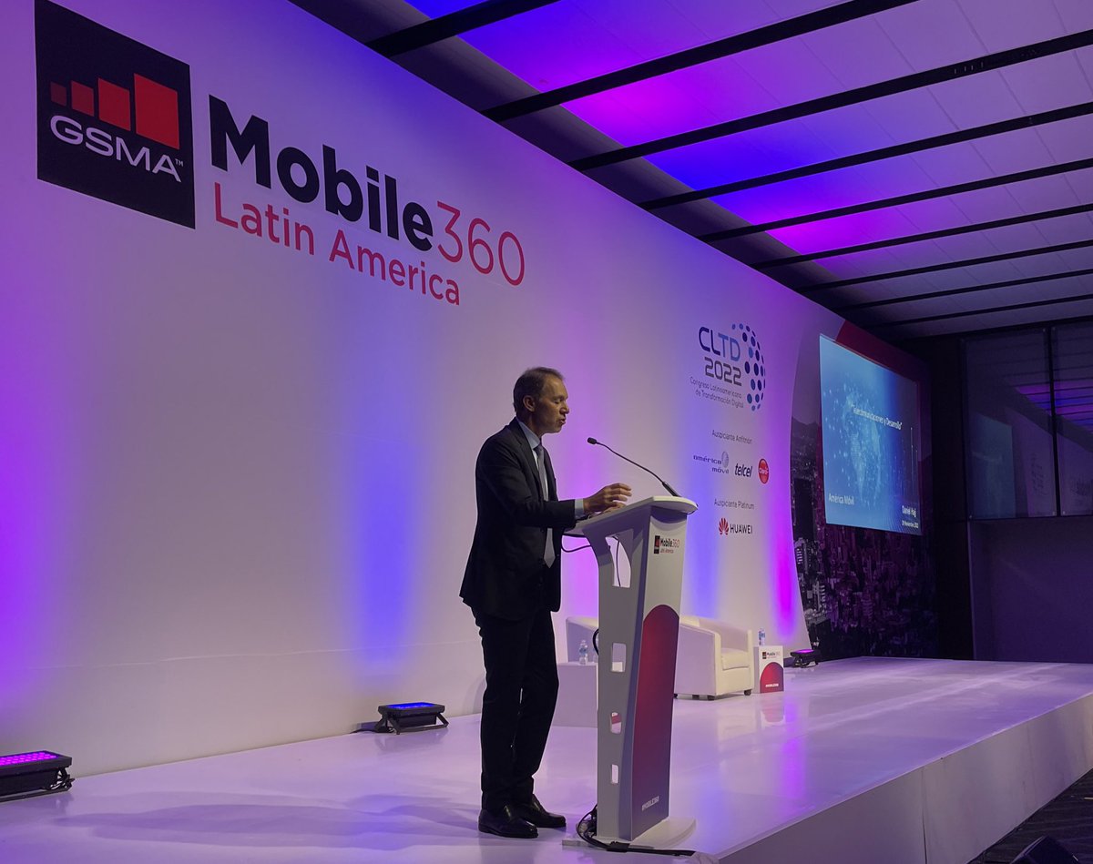 RenatoFloresC's tweet image. Las #telecomunicaciones ayudaron a que no fuera mayor la mortandad de empresas, gracias a la banda ancha, de pudo estudiar, producir y mantenernos 
Al apagar el switch por la pandemia, sí subió el del desarrollo tecnológico: Daniel Hajj, CEO de #AméricaMóvil 
#Mobile360