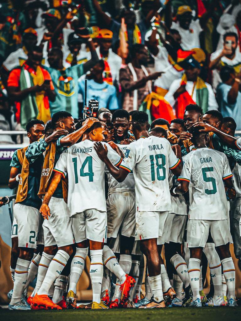 ibou_001's tweet photo. 📌Alkhamdoulilah 20ans après le Sénégal 🇸🇳 se qualifie de nouveau pour les huitièmes de finale 
Première équipe Africaine à être qualifiée pour les 8ème 
Merci Chers Lions 🦁 Jarama Jeureuf 🫶🏾🙌🏽 https://t.co/GW2nUxZBLP