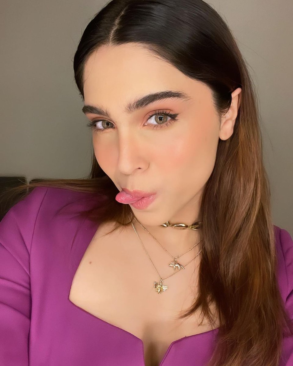 Did my own glam tonight 💁🏻‍♀️✨ thought it deserved a post! brb, clicking more selfies! 😛