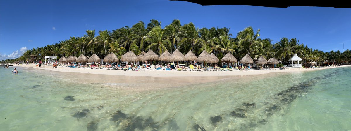 Listening to @LinBrehmer from @ElDoradoResorts @TUI_BLUE today. Glad you’re back Lin!! @93XRT #rivieramaya 🌴Will try to bring some of this weather back home. @d22670 #InaDaydream