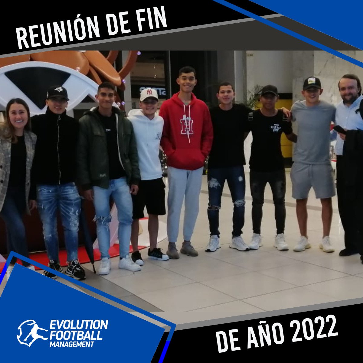 EvolutionFutbol's tweet photo. Con varios de nuestros deportistas, amigos invitados, nuestra psicóloga y el gerente de #EvolutionFM, anoche tuvimos la reunión de fin de año, en la cual no sólo hablamos sobre las enseñanzas del 2022 y expectativas del 2023, sino que compartimos una noche de pizza y cine. https://t.co/maoevpA24X