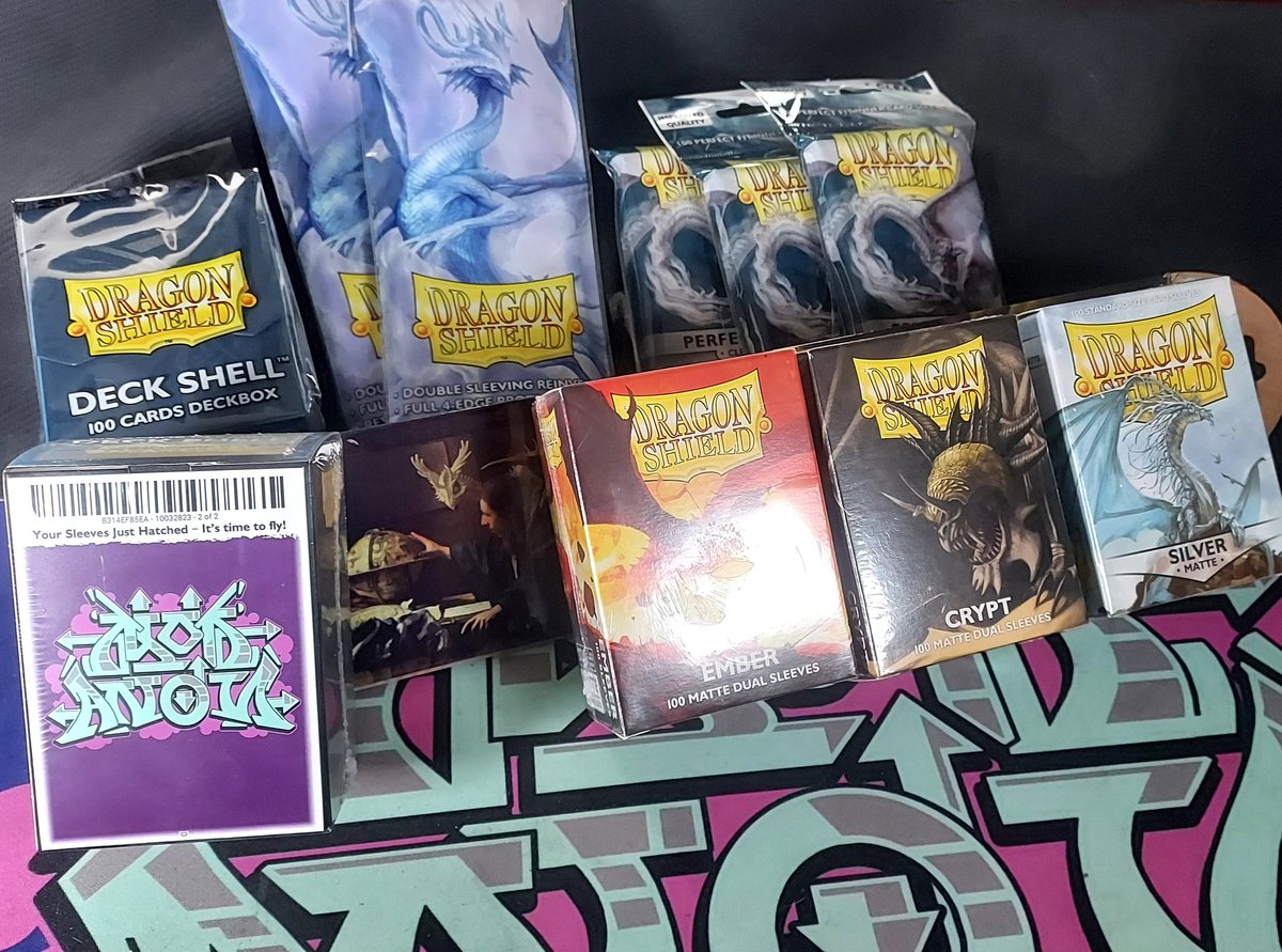 ModeratelyMtg's tweet photo. Its the holiday season and thanks to my buds at @DragonShield_ I got all this awesome DS gear including a set of Mod Anon custom sleeves to give away!

Rules for entry:
-follow me and Dragon Shield on Twitter
-like &amp; RT

Winner announced next Friday December 9th at 12noon ET! https://t.co/GbvIFvgupa