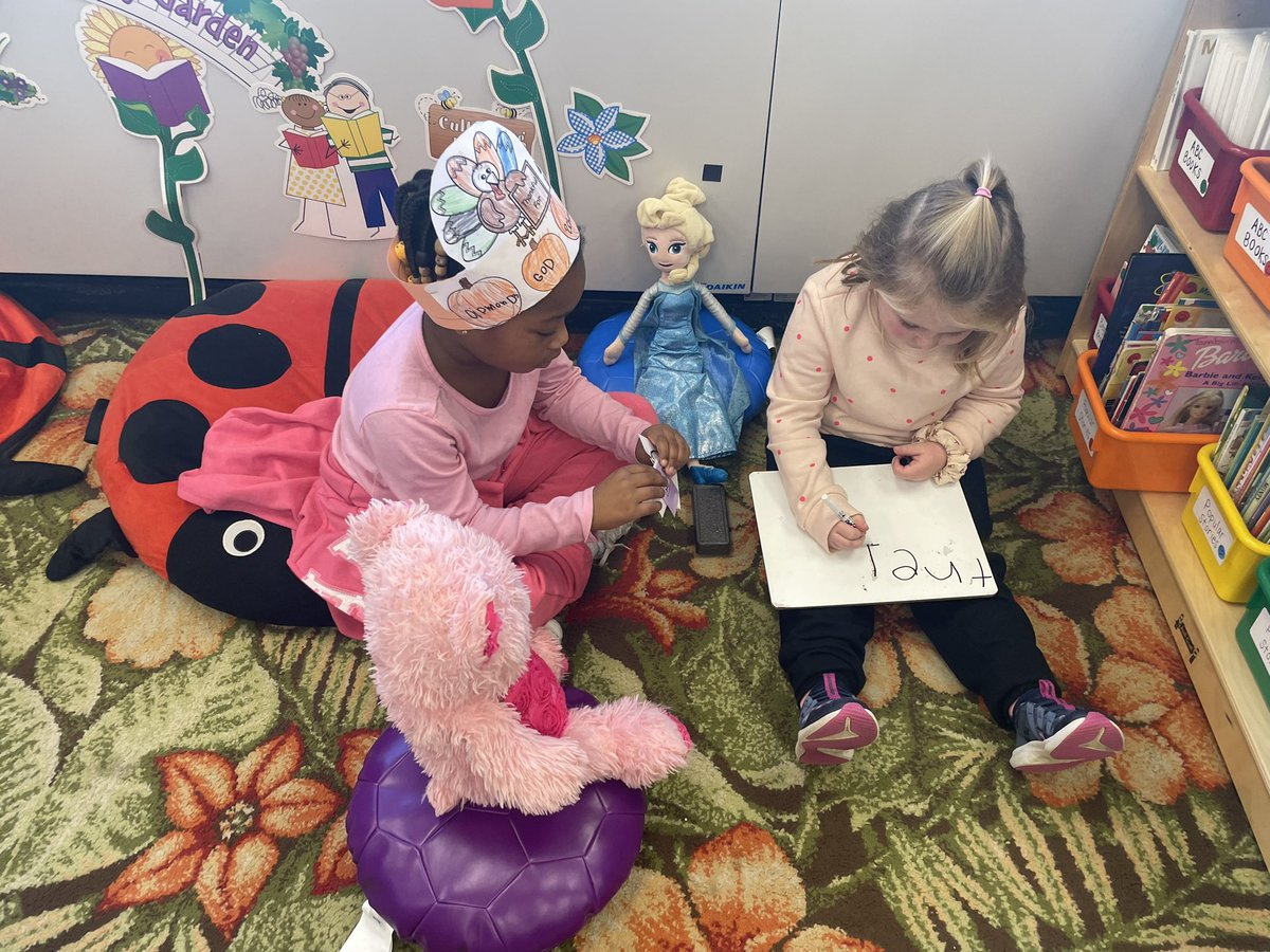 MTL_CS_SchroffK's tweet photo. Last week we had so much fun doing #ABCschool! The #SchroffStars have been working hard as #WordScientists to study the alphabet chart. We’ve become such experts that we decided to teach our stuffed animals from home! #CSTogetherIsBetter https://t.co/LNwaChkoHi