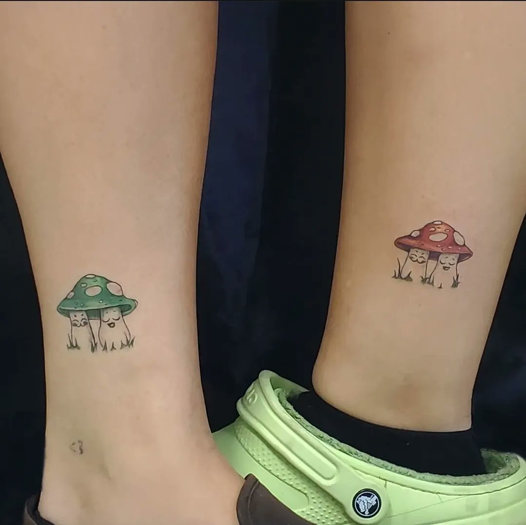 tatstat_io's tweet photo. Need a great gift idea for the holidays? Why not get matching tattoos? Love these little mushroom buddies. Thank you @lavendertattoos for letting us share your work. If you want to be a featured tattoo artist, use #tatstat on your next tattoo post.
#tattoo #tattoos #tattooartist https://t.co/0JwrENhyPF
