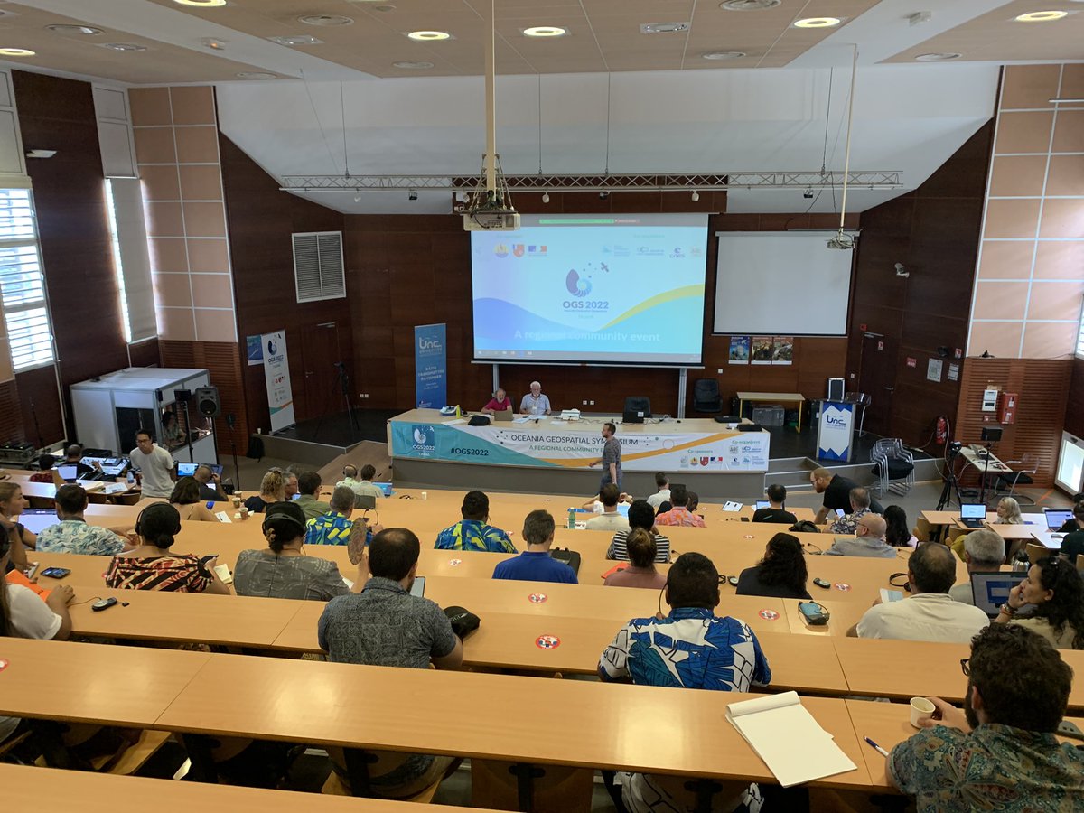 estelle_bv's tweet photo. C’est parti pour une matinée consacrée au #changementclimatique dans le cadre du symposium sur le geospatial en Oceanie. Session animée par C. Menkes, climatologue @ird_fr @UMREntropie projet #CLIPSSA @AFD_France https://t.co/xtnXEi0pqB