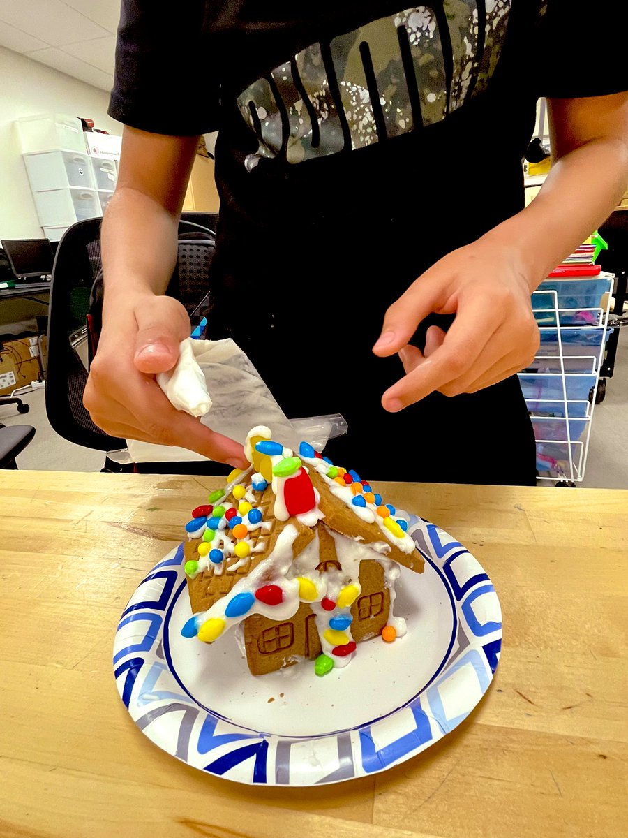 ButterflyRidge1's tweet photo. Mr. Howell had an AMAZING lesson with his EL Writing Tutoring Group this evening! This group of young men constructed gingerbread houses while writing detailed “ How to” Instructions #watchus #writeaboutit @FCPSTrailblazer https://t.co/C54htqeIjo