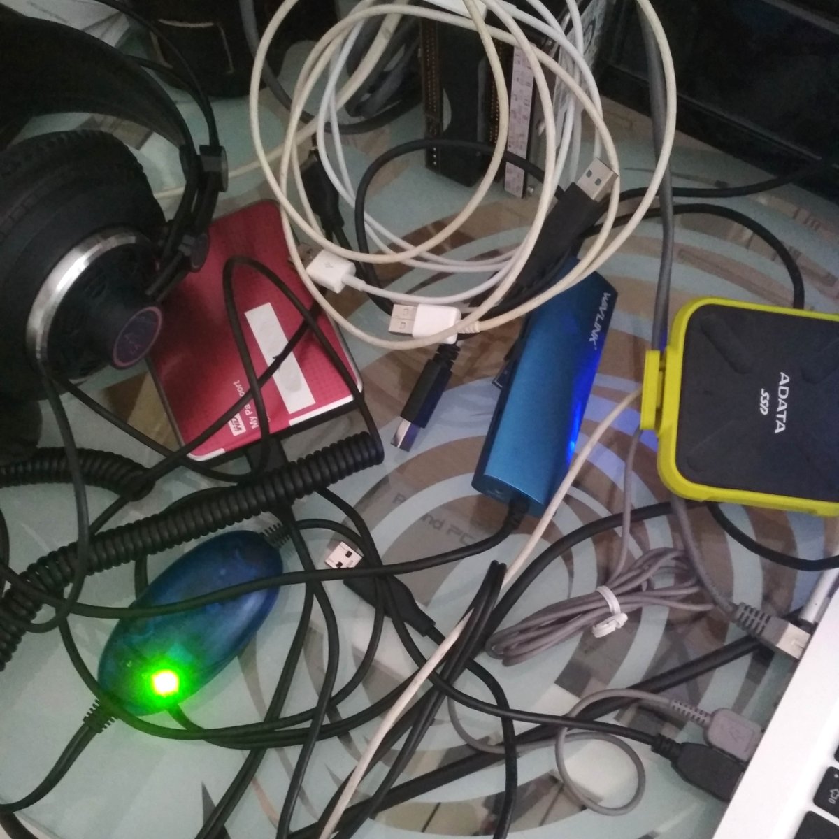 🙄 El pasado nos prometió un futuro sin cables donde todo se conectaría mágicamente ...
·

#mrjam #bilbao #cursosonido #cursodesonido  #rockschool.spain