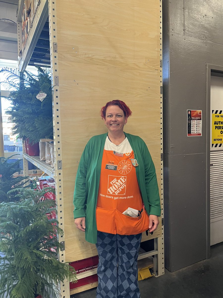 DeanJeanette's tweet photo. Congratulations Nicole on your promotion to CXM at 6888!! We are excited to have you joining our team!! @sevans9193 @Michael_6888 @THD_Tanner https://t.co/8z6U0pq6It