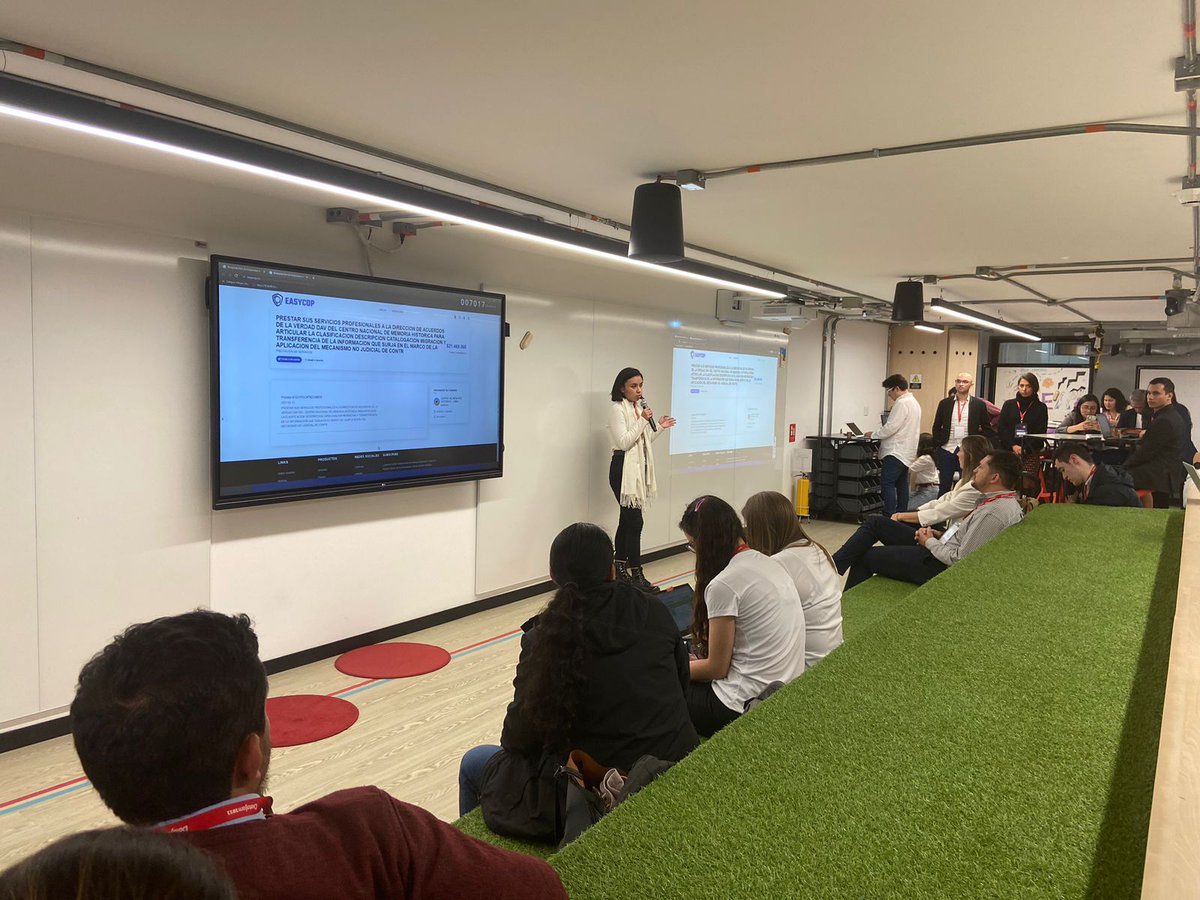 ImpactoTIC's tweet image. Estamos en la final del #DataJam 2022 🥇

12 equipos finalistas presentan sus proyectos en pro de la transparencia y lucha contra la corrupción. Las  iniciativas tienen que ver con datos abiertos, análisis de datos e inteligencia artificial. #TransparenciaConDatos

@EsriColombia