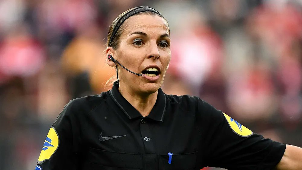 Que bueno!!!
Trío arbitral femenino para el juego de la #LaSele