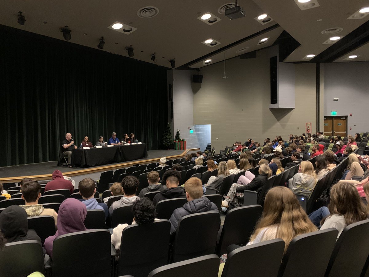 HKellyCG's tweet image. “You don’t have to go to medical school in order to help people.” Today we hosted part 1 of our wellness panel series. 🩻🩺 Students got to hear from some awesome community members. Check out the names of our district partners below😃 #CareerExperienceProgram #clsengaged
