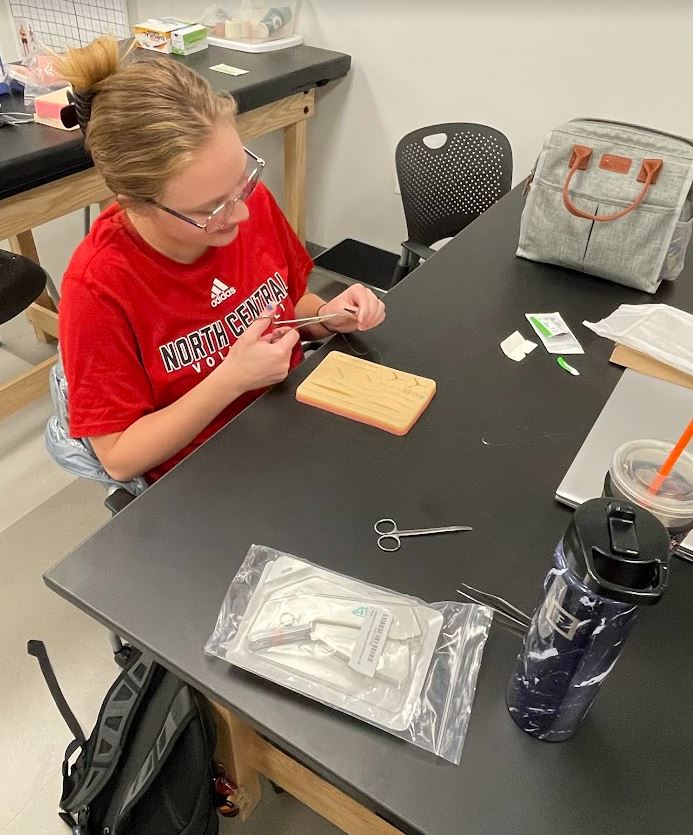 NC_ATP's tweet photo. There was a lot of concentration and determination yesterday in MATR 500 as the Level I students refined the suturing skills they developed over the summer. #Athletictraining #WeAreNC #exceedyourpersonalbest #woundcare https://t.co/cf0AmhG4Bt