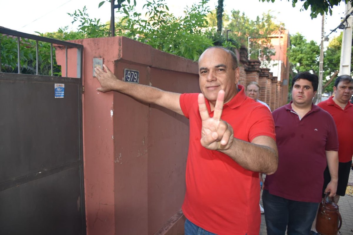 bachinunezpy's tweet photo. El #Timbrazo con Honor  en el Barrio Primer Presidente #Asuncion con ⁦@victorbogadopy⁩ Lista 2 opción 7 y un servidor #BachiSenador Lista 2 opción 3 ⁦@SantiPenap⁩ ⁦@AllianaPedro⁩ ⁦@Horacio_Cartes⁩ https://t.co/LmswgbzvH6