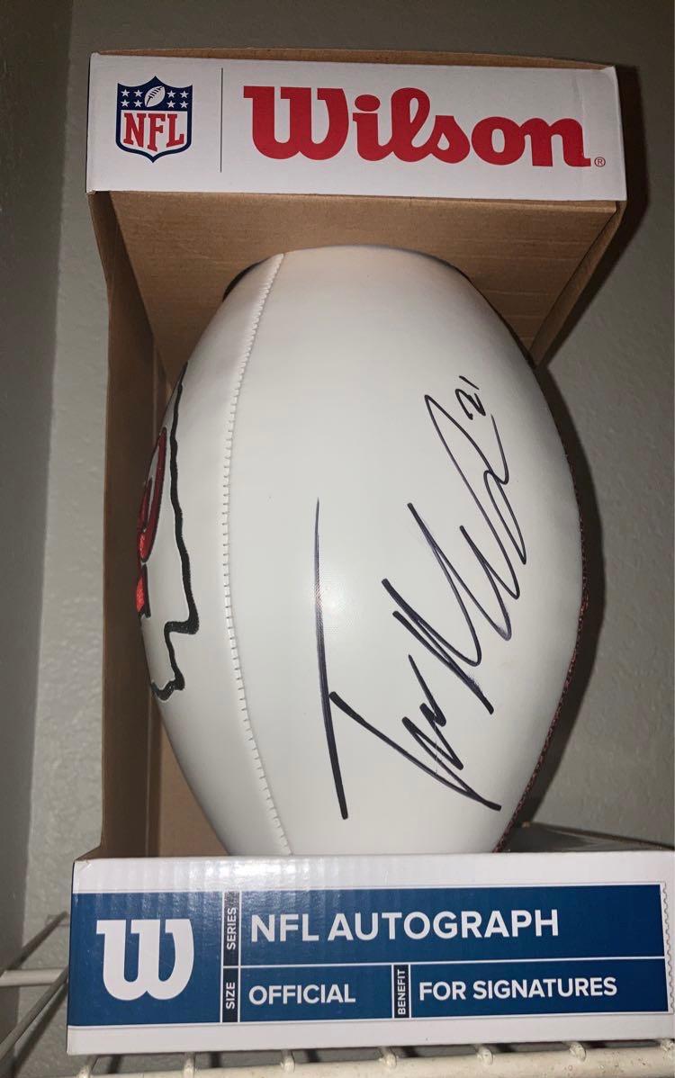 AngieEdstrom's tweet photo. Alright Chiefs Fans...a 10U girls play flag football team from KC is headed to Vegas to compete during pro bowl weekend!!! Our team was provided a @trent_mcduffie autographed football and a VIP Tour @Chiefs for up to 30 guests! Our raffle is December 22nd at 830-900 via FB live! https://t.co/swxVIj4iZG