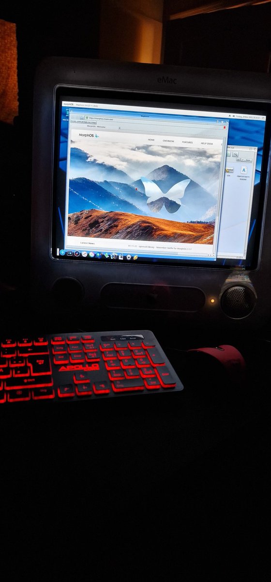 Aftonstjaerna's tweet photo. ΓndΓ₯ ganska vackert med eMac och MorphOS! #amigaos #nextos https://t.co/3IkJsr02YA