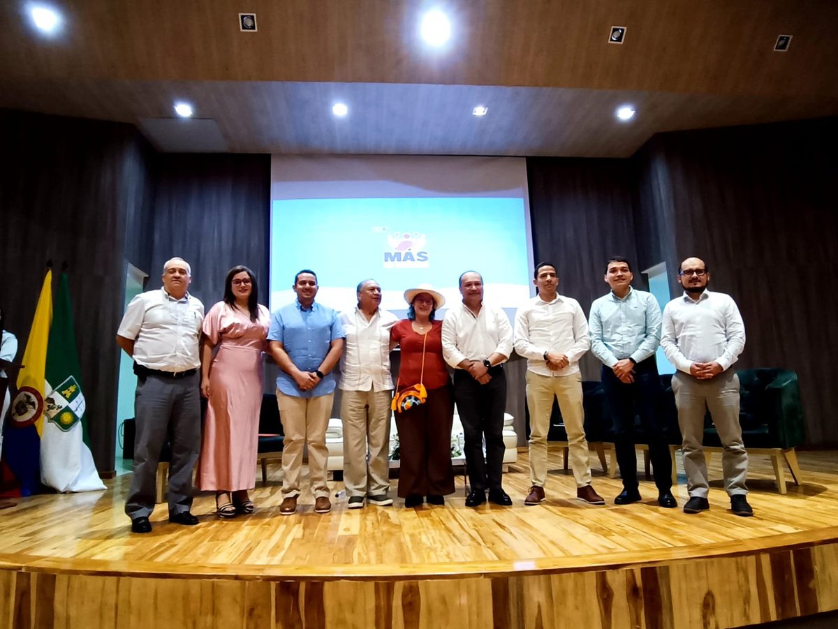 ¿Qué hicimos en el evento "La Guajira: potencia y futuro energético del país"🤔 liderado por  
<a href="/MasGuajiraANDI/">Mesa Más La Guajira - ANDI</a>?

¡Hablamos sobre transición energética y los aportes del sector en la región! 🇨🇴. ¿Qué temas se tocaron en el encuentro? Sigue este hilo🧵.

Somos #MásParaLaGuajira