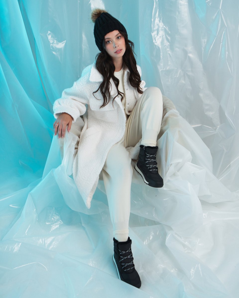 SoftMocShoes's tweet photo. Warmth + unparalleled waterproof protection meets a sporty short boot you can wear anywhere. 

👢: 1916841-010

Cette bottine sportive se démarque par la protection thermique et contre les éléments sans parallèle qu’elle procure. 

#SoftMoc #SoftMocStyle #ShopWithSoftMoc https://t.co/FHaNvt3FTI