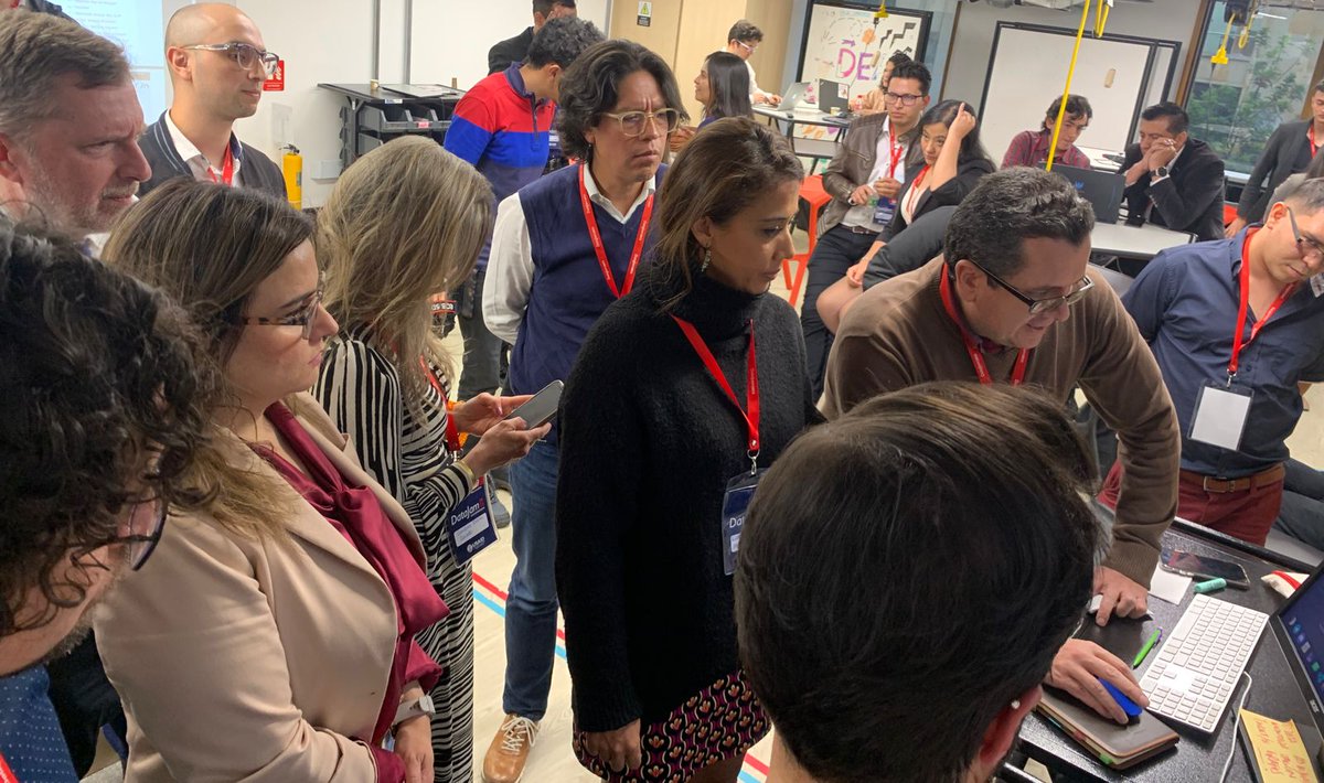Ingridtma's tweet image. 👩‍💻Nos encontramos evaluando las soluciones propuestas por los 12 equipos semifinalistas  del #DataJam por la transparencia enfocado en el uso de datos como una herramienta para la #TransformacionDigital.