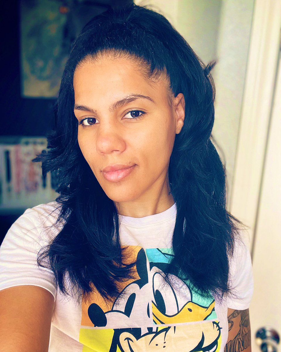 Ya girl fights 👊🏽👊🏽