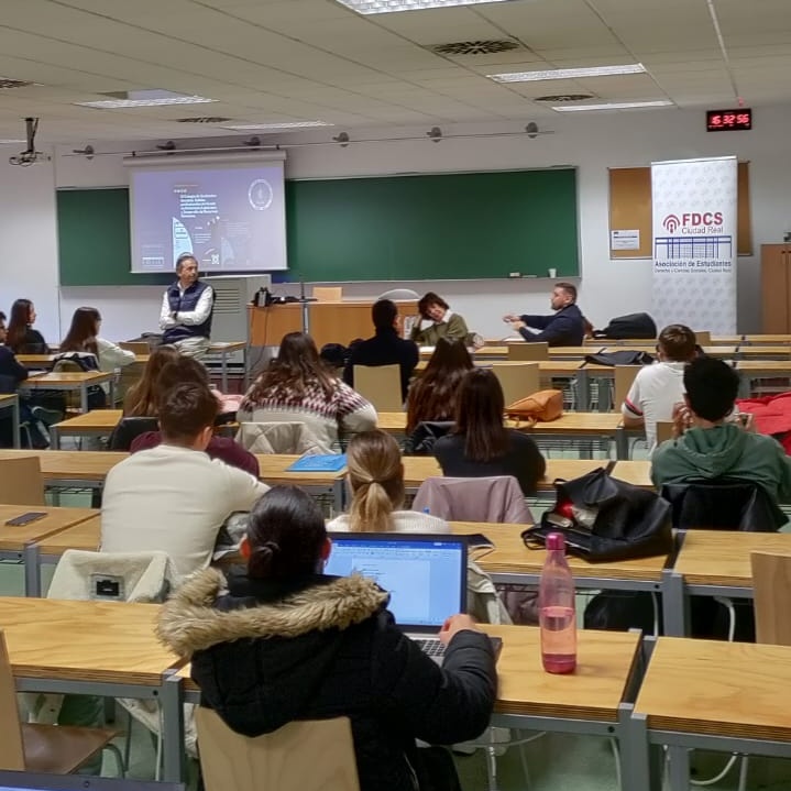 Asociación de Estudiantes Dcho. y CC.SS. CR tweet media