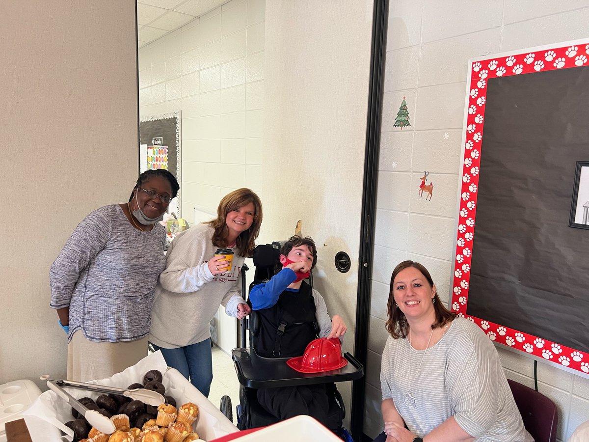 roanoke_schools's tweet photo. We are so proud of our students! They served up coffee, breakfast biscuits, hash rounds, and pastries for our honored guests. We also want to thank the phenomenal educators who helped organize and support this event. Thank you! https://t.co/1NIo4M4poV